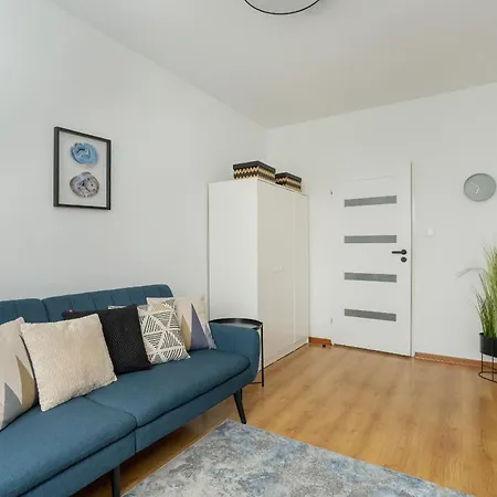 Beautiful House With Balcony, Ideal For Families By Renters Poznań
