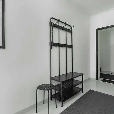 Beautiful House With Balcony, Ideal For Families By Renters Feriehus