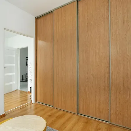 Beautiful House With Balcony, Ideal For Families By Renters Poznań