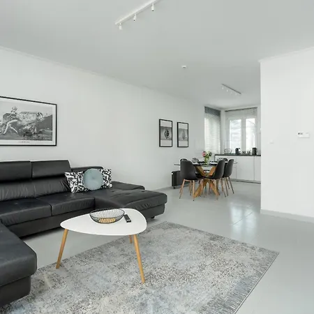 Beautiful House With Balcony, Ideal For Families By Renters * Poznań