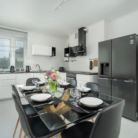 Feriehus Beautiful House With Balcony, Ideal For Families By Renters *