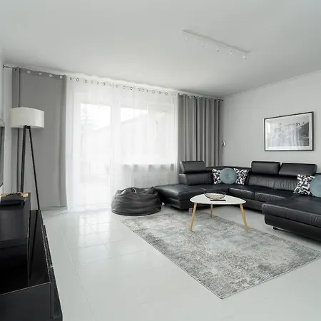 Beautiful House With Balcony, Ideal For Families By Renters * Poznań