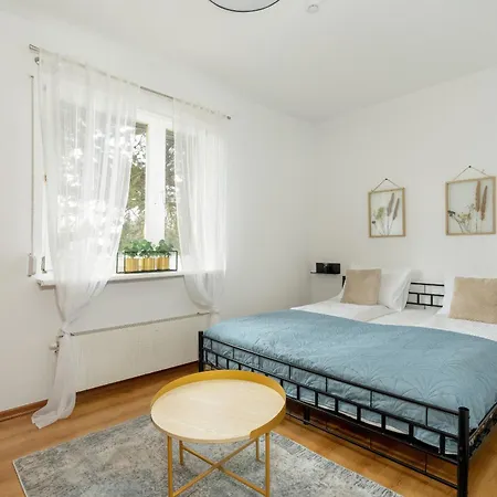 Beautiful House With Balcony, Ideal For Families By Renters Holiday home
