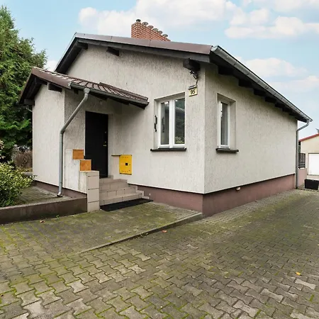 Beautiful House With Balcony, Ideal For Families By Renters Holiday home